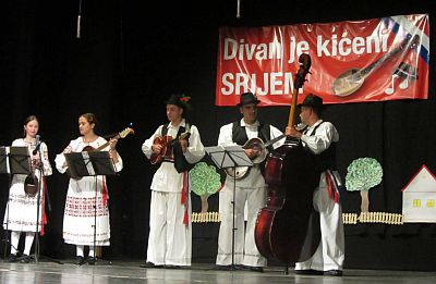 Divan je kiceni Srijem2015-4-m