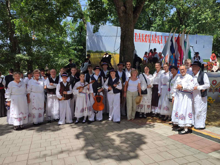 Hrvatska čitaonica Fischer iz Surčina na 58. smotri folklora Đakovački vitezovi