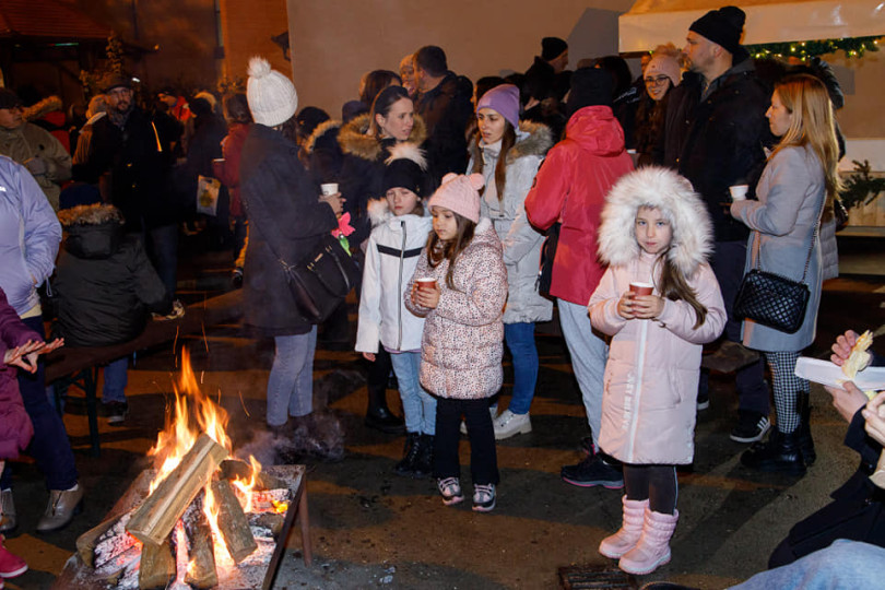 Treći po redu humanitarni adventski vašar u župi Marija Majka Crkve